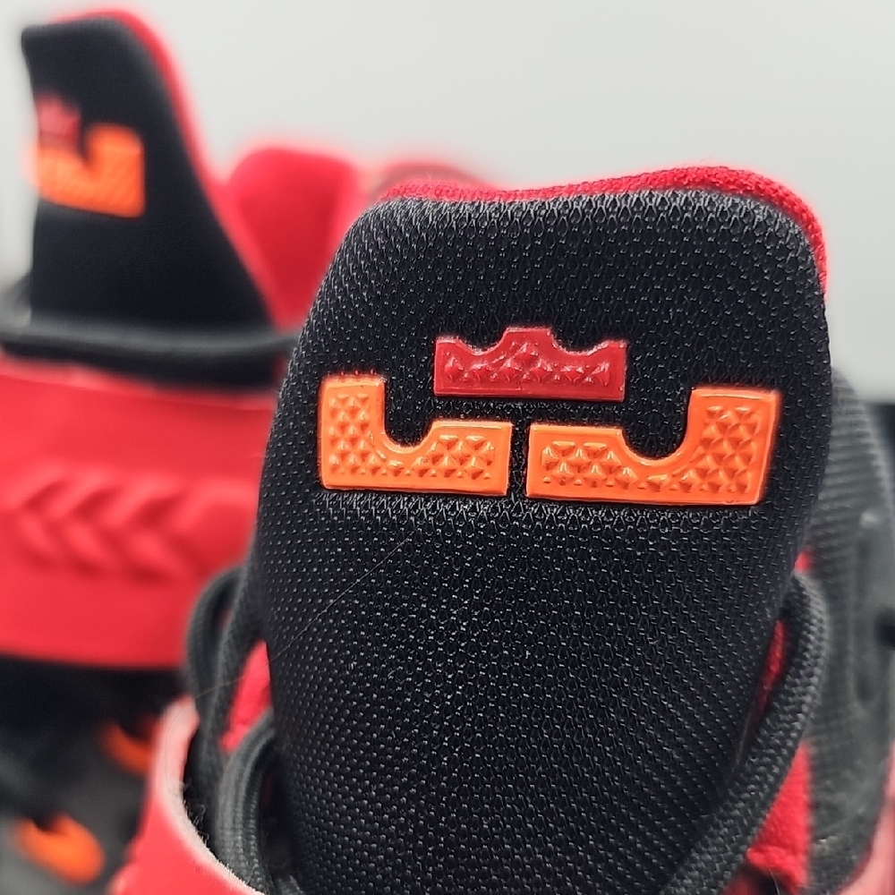 G Nike Lebron Zoom Soldier VIII 8 Black and Red Sz. 7 Y (Big Boy) 653645-006 - Picture 11 of 12